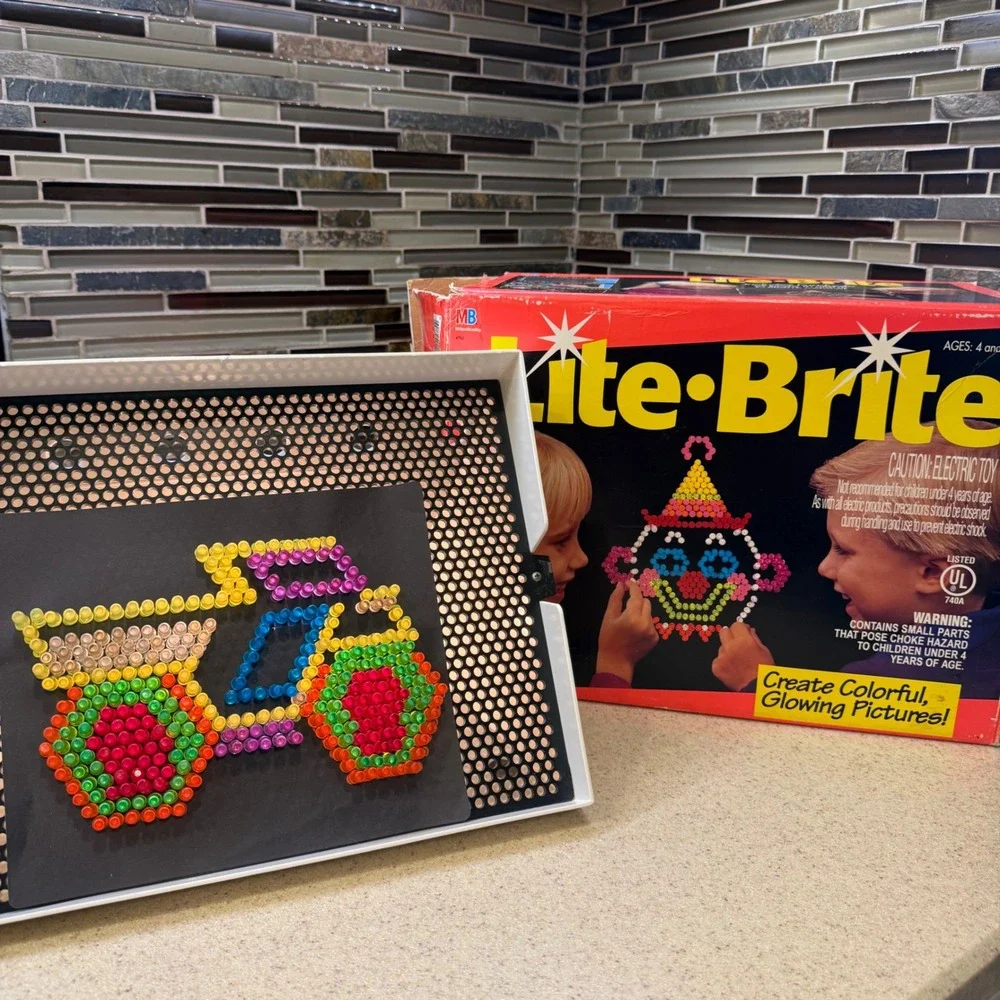 VTG 1993 Lite-Brite Milton Bradley 4780 Original Box w/ Pegs & Templates WORKS